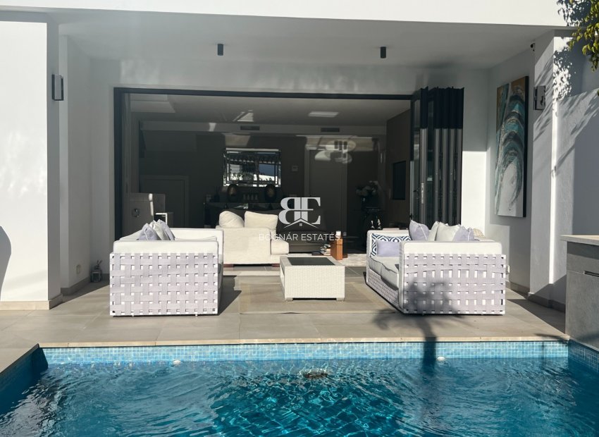 Resale - Villa -
Marbella - San Pedro de Alcantara
