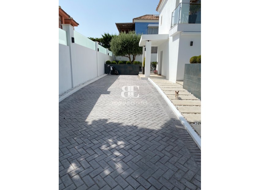 Resale - Villa -
Marbella - San Pedro de Alcantara