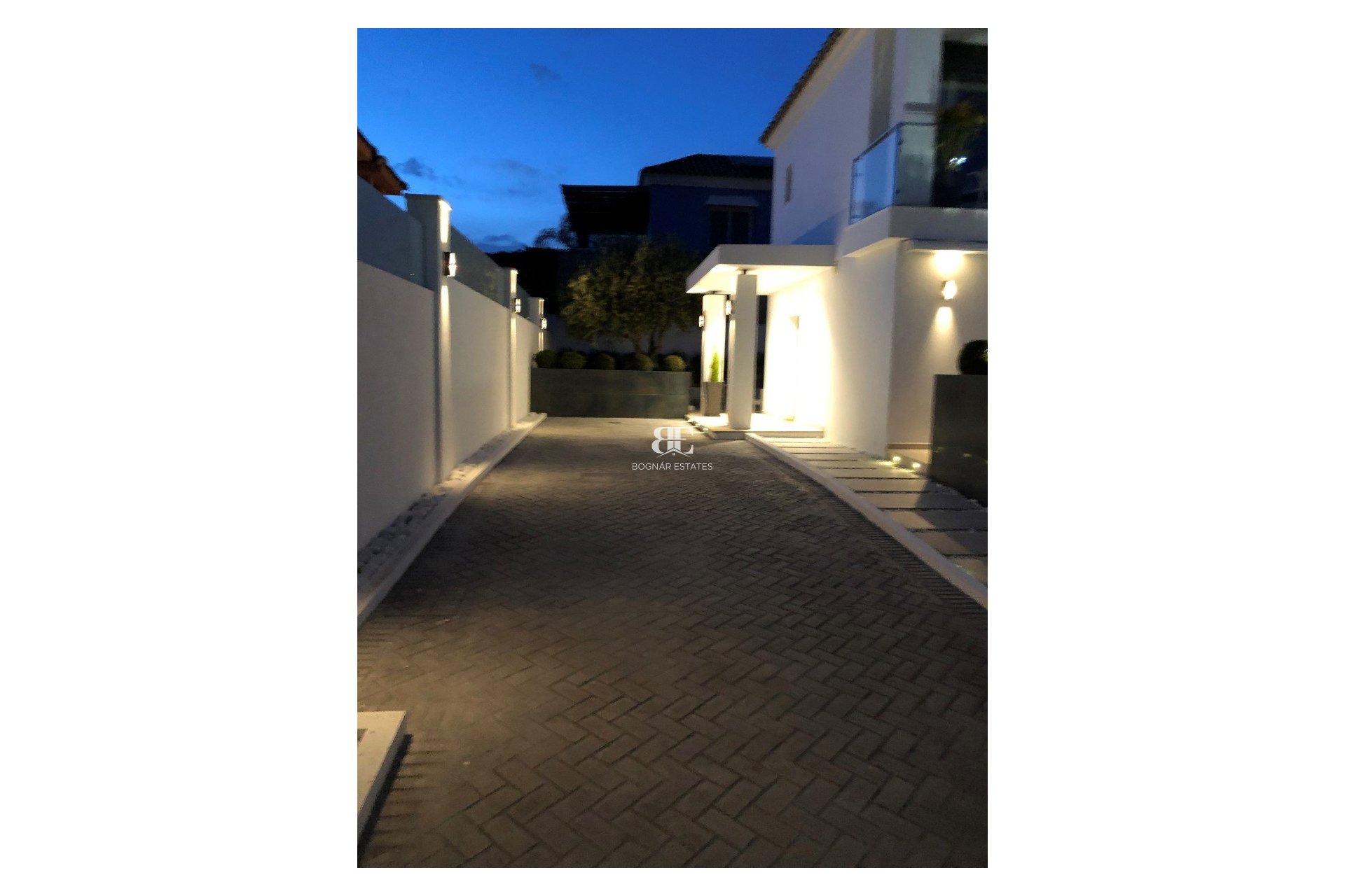 Resale - Villa -
Marbella - San Pedro de Alcantara