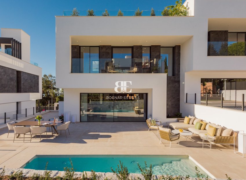 Resale - Villa -
Marbella - Sierra Blanca