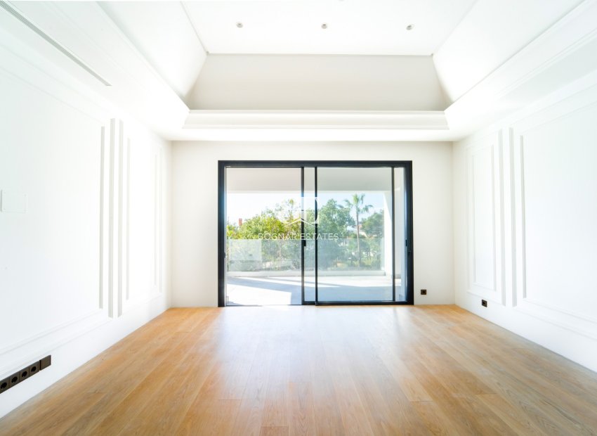 Resale - Villa -
Marbella - Sierra Blanca