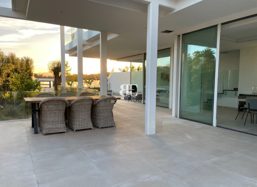 Resale - Villa -
Marbella - Sierra Blanca