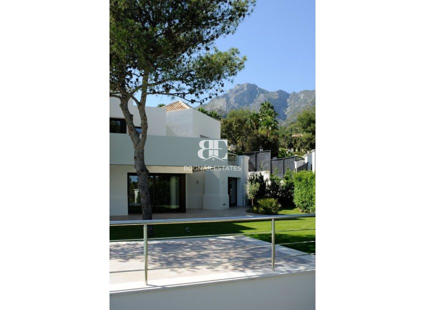 Resale - Villa -
Marbella - Sierra Blanca