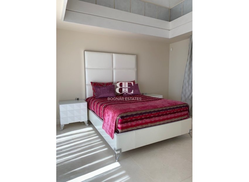 Resale - Villa -
Marbella - Sierra Blanca