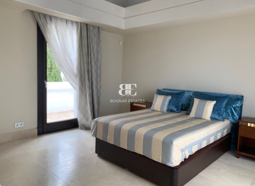Resale - Villa -
Marbella - Sierra Blanca
