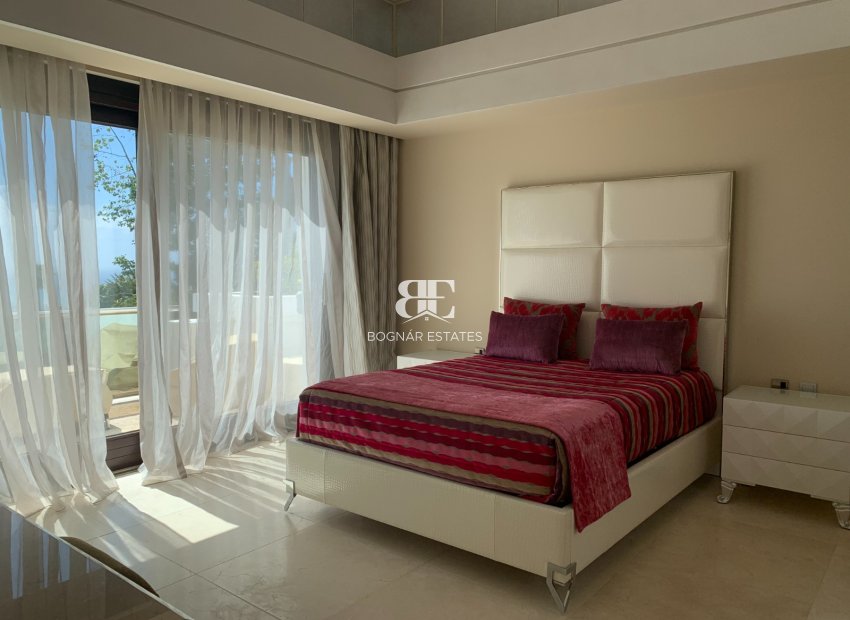 Resale - Villa -
Marbella - Sierra Blanca
