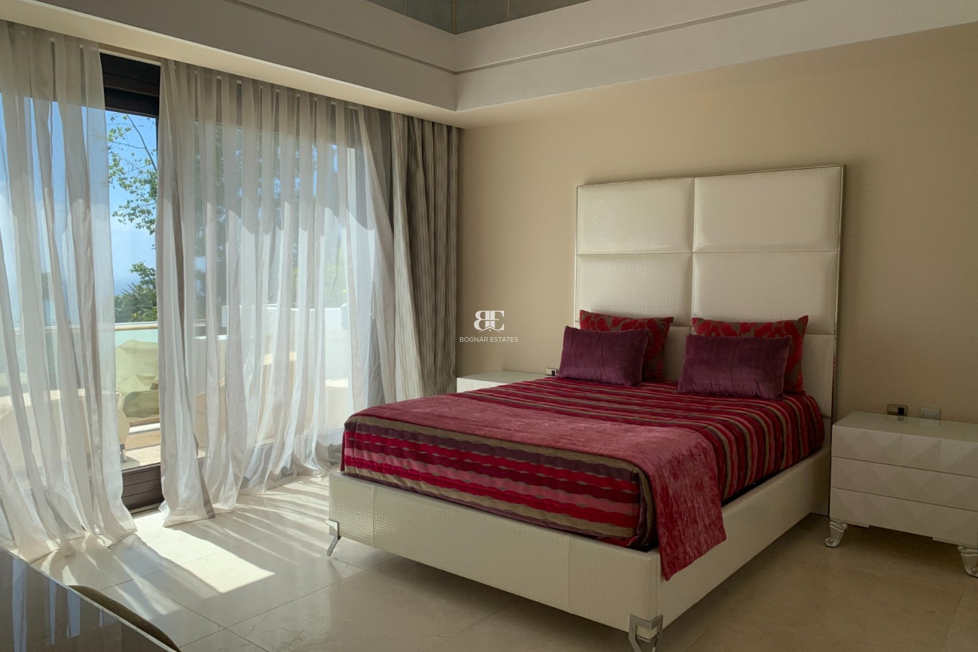Resale - Villa -
Marbella - Sierra Blanca