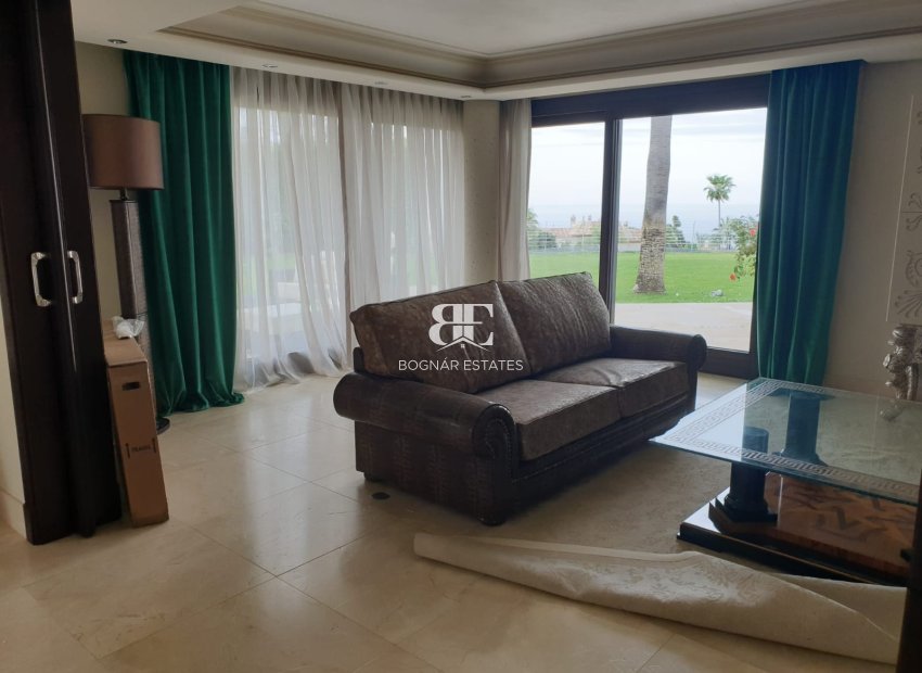 Resale - Villa -
Marbella - Sierra Blanca
