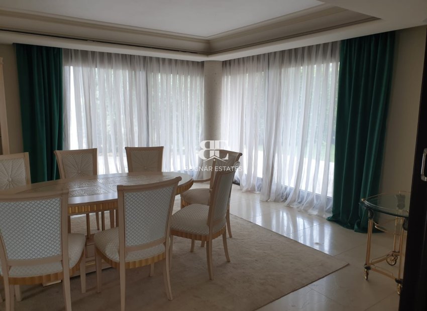 Resale - Villa -
Marbella - Sierra Blanca