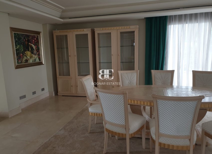 Resale - Villa -
Marbella - Sierra Blanca