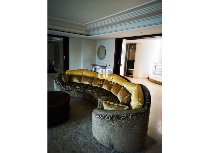 Resale - Villa -
Marbella - Sierra Blanca