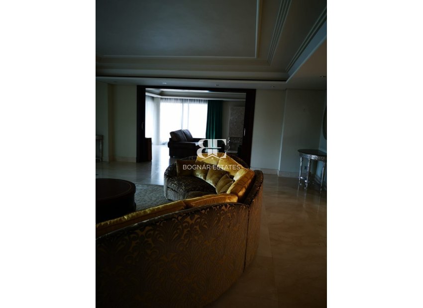 Resale - Villa -
Marbella - Sierra Blanca