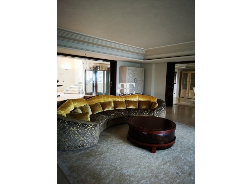 Resale - Villa -
Marbella - Sierra Blanca