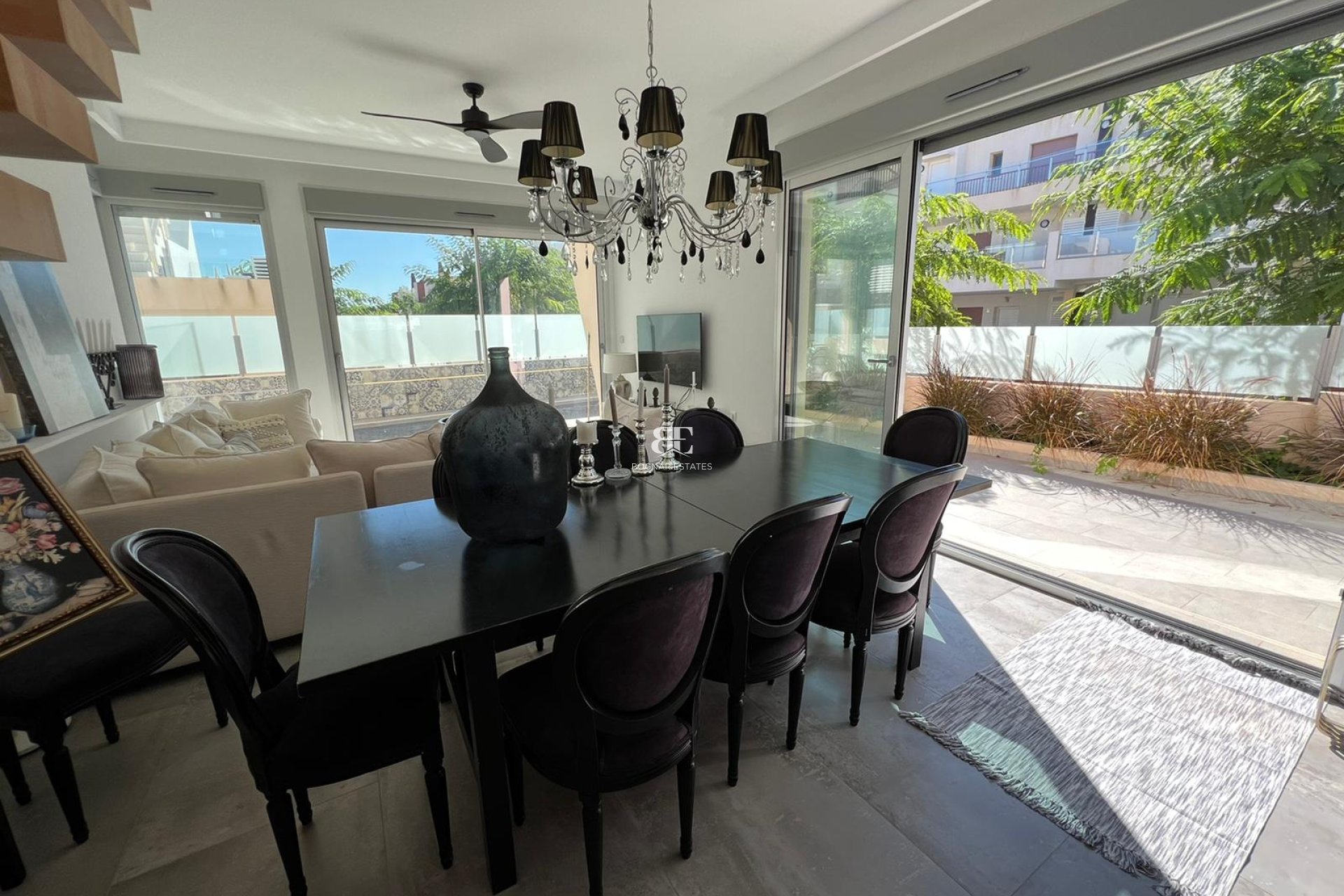 Resale - Villa -
Mil Palmeras - Costa Blanca