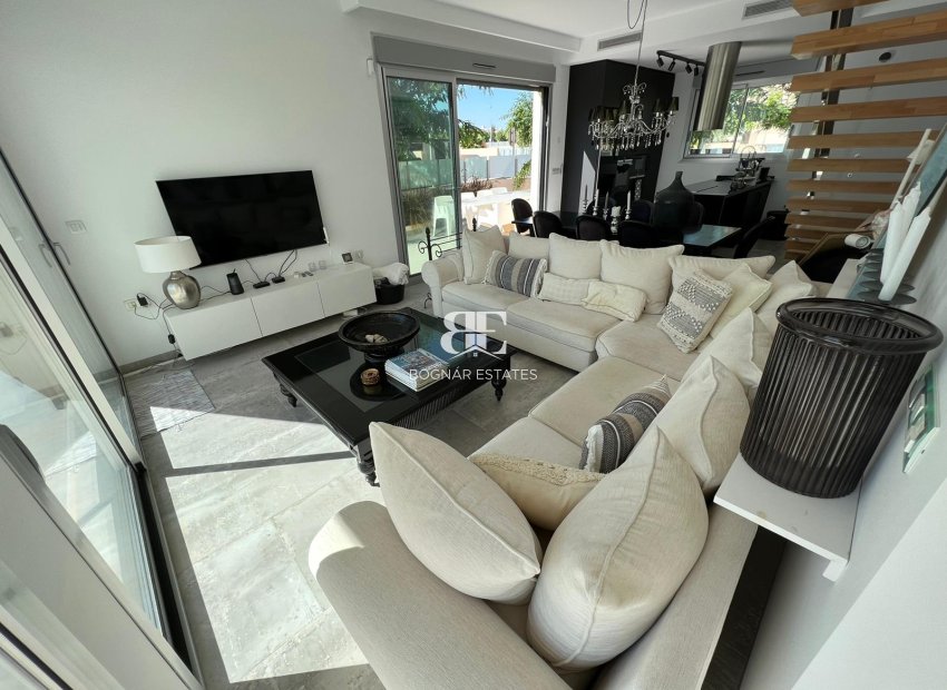 Resale - Villa -
Mil Palmeras - Costa Blanca