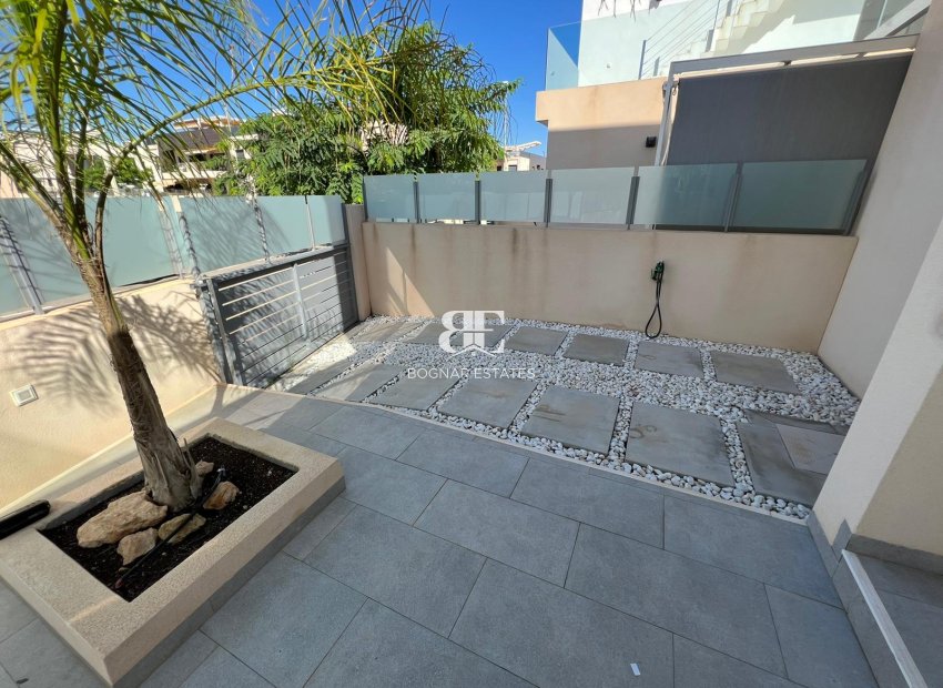 Resale - Villa -
Mil Palmeras - Costa Blanca