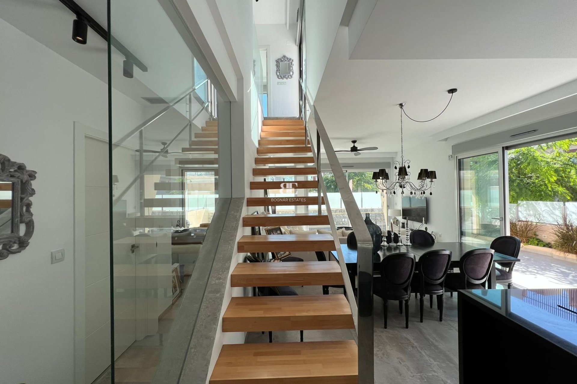 Resale - Villa -
Mil Palmeras - Costa Blanca