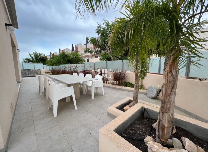 Resale - Villa -
Mil Palmeras - Costa Blanca