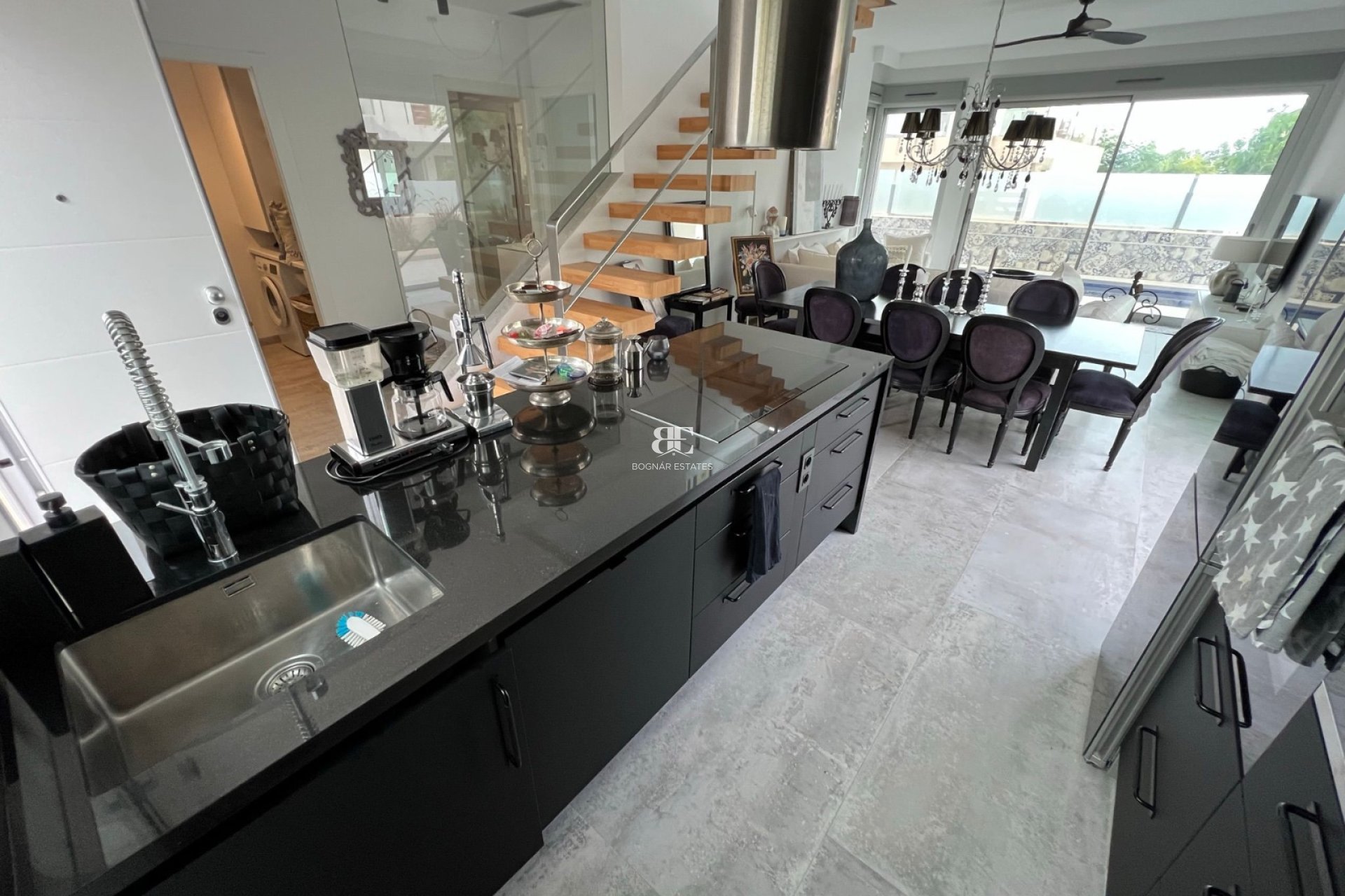 Resale - Villa -
Mil Palmeras - Costa Blanca