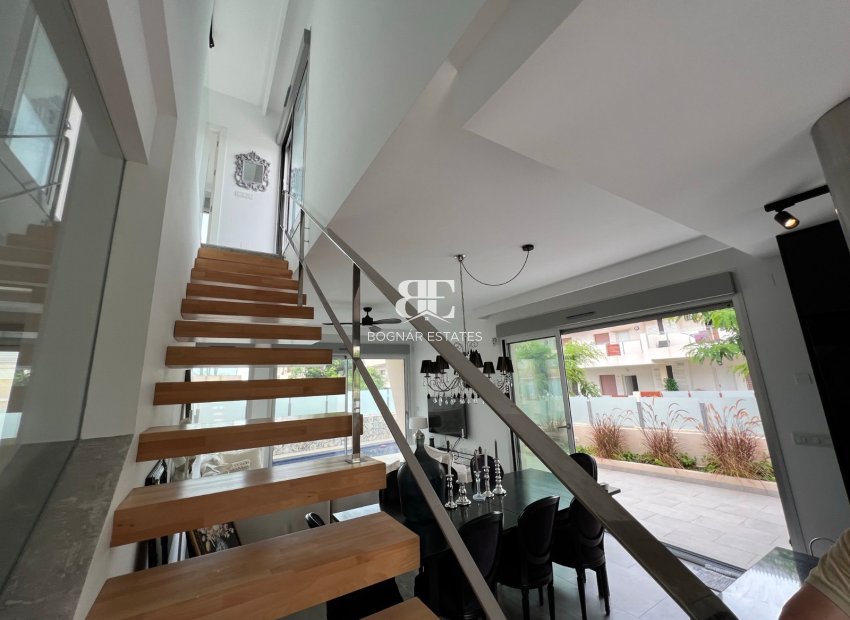 Resale - Villa -
Mil Palmeras - Costa Blanca