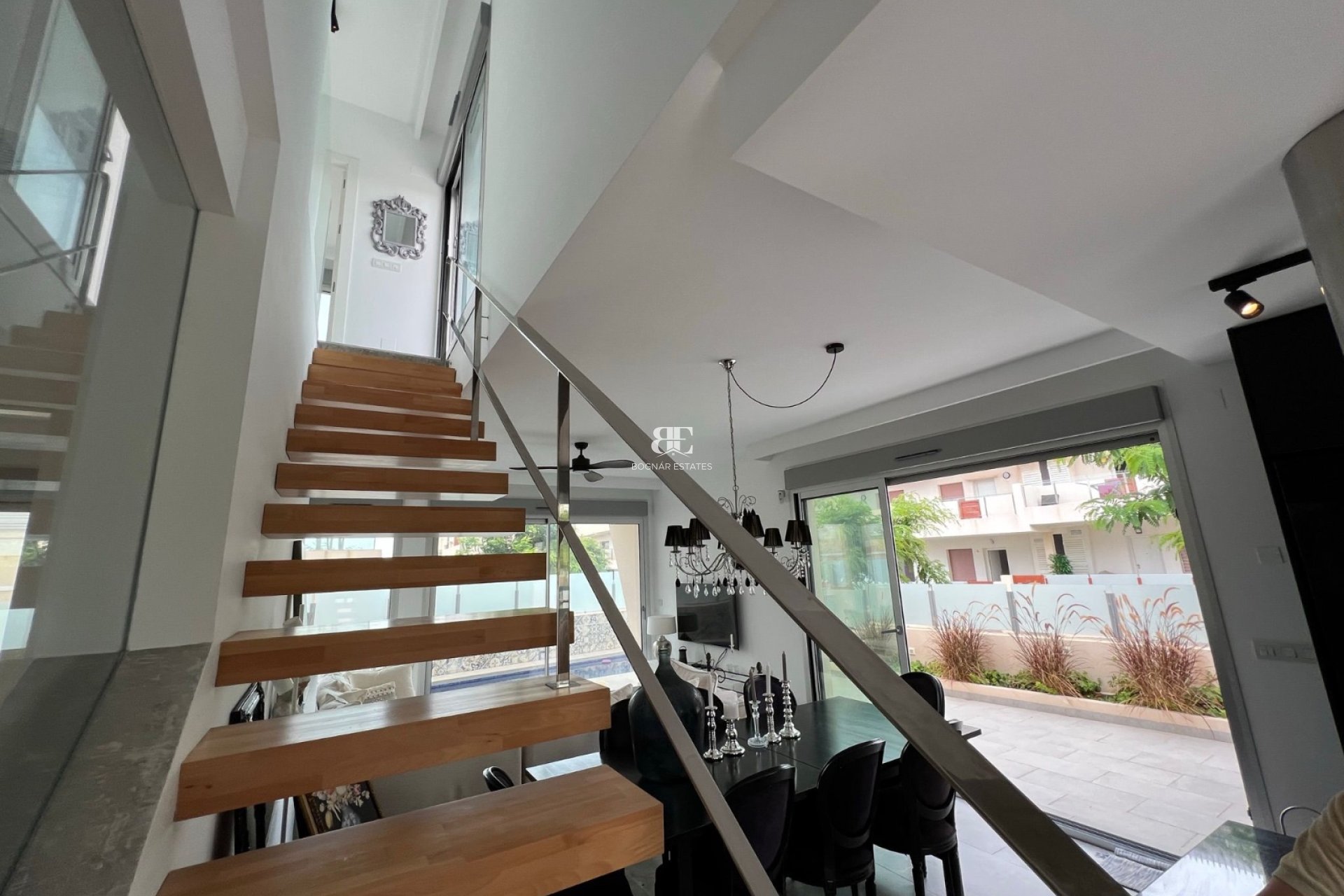 Resale - Villa -
Mil Palmeras - Costa Blanca