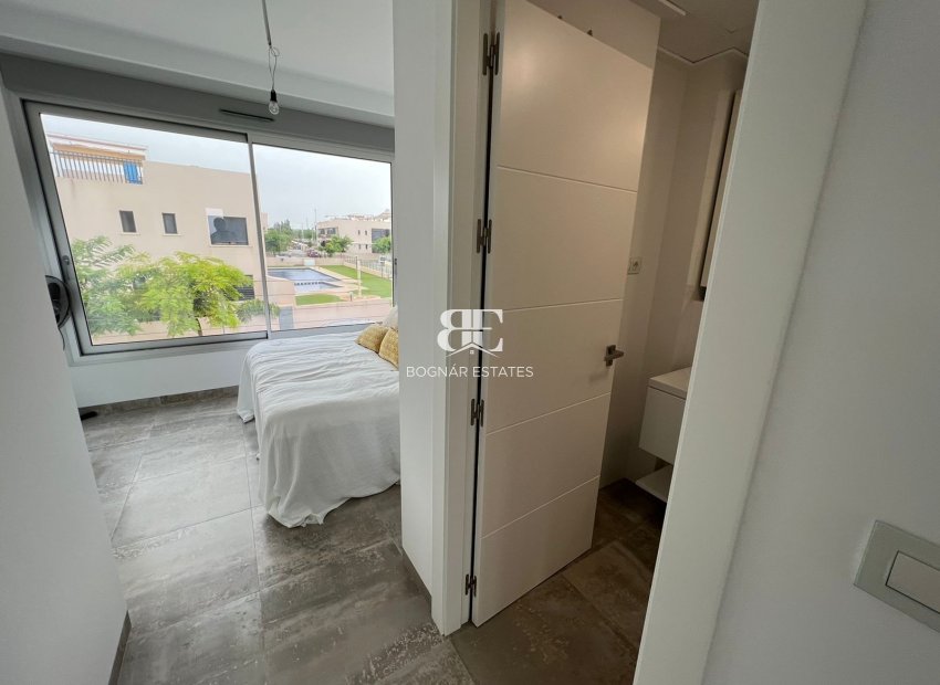 Resale - Villa -
Mil Palmeras - Costa Blanca