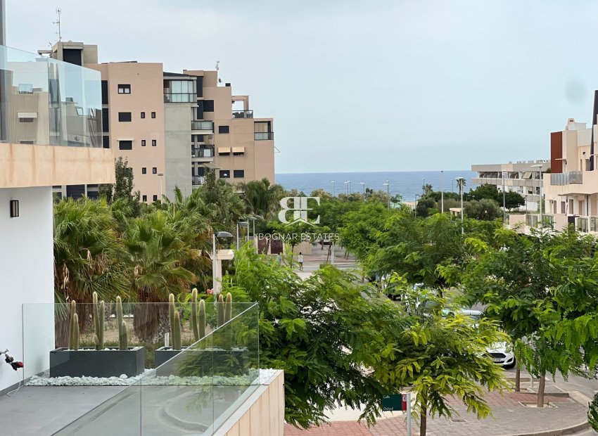 Resale - Villa -
Mil Palmeras - Costa Blanca