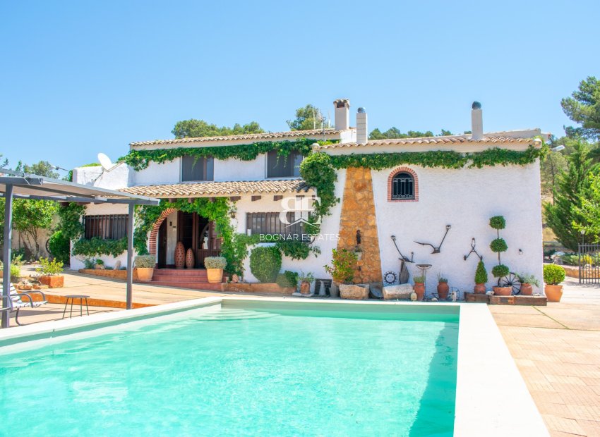 Resale - Villa -
Onil