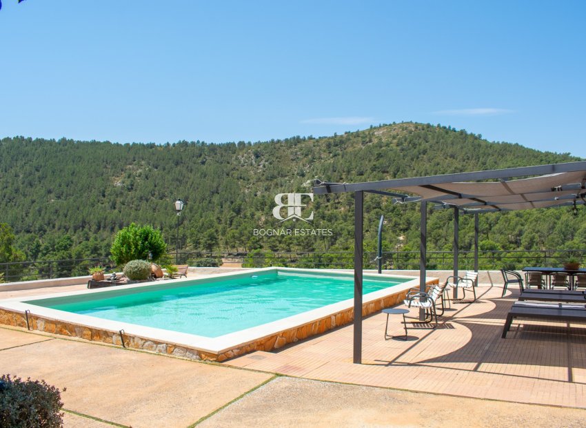 Resale - Villa -
Onil