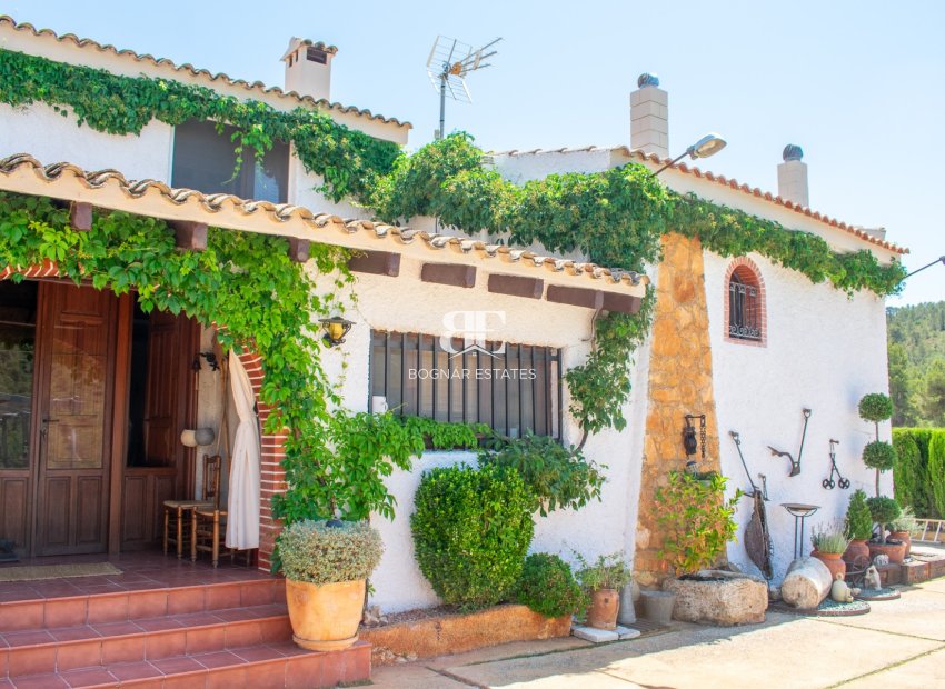 Resale - Villa -
Onil