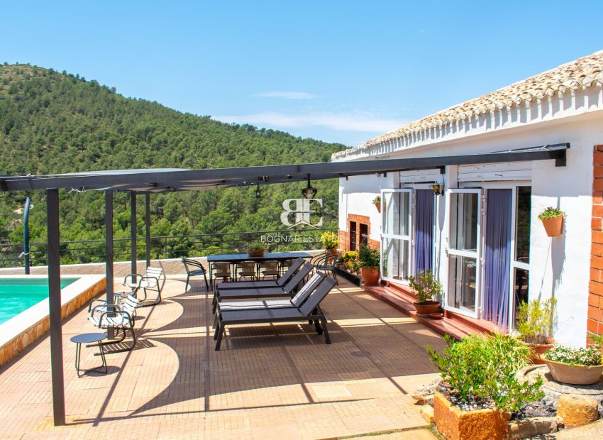 Resale - Villa -
Onil