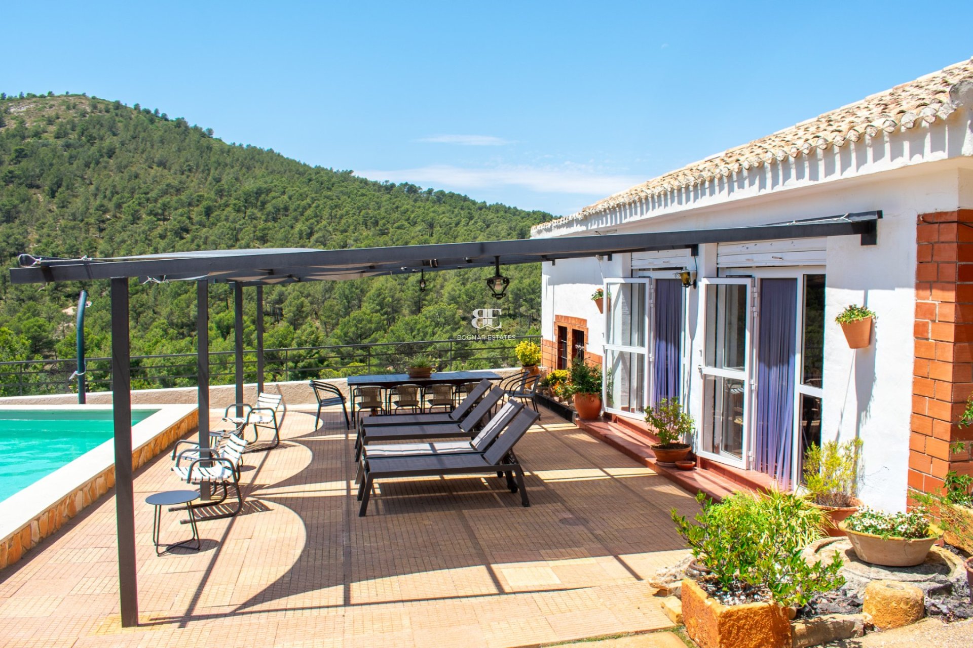 Resale - Villa -
Onil