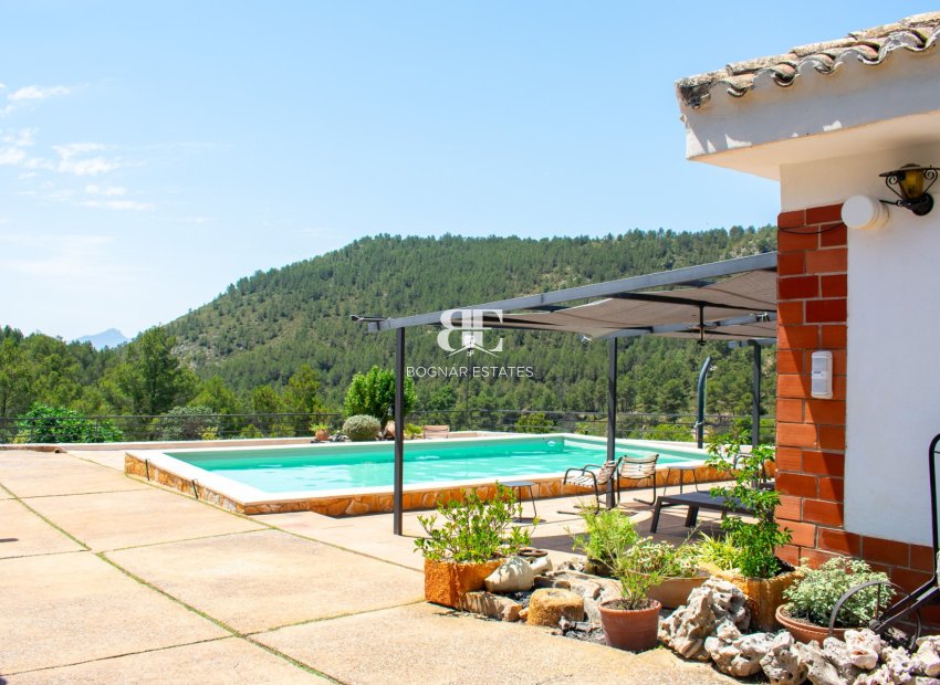Resale - Villa -
Onil
