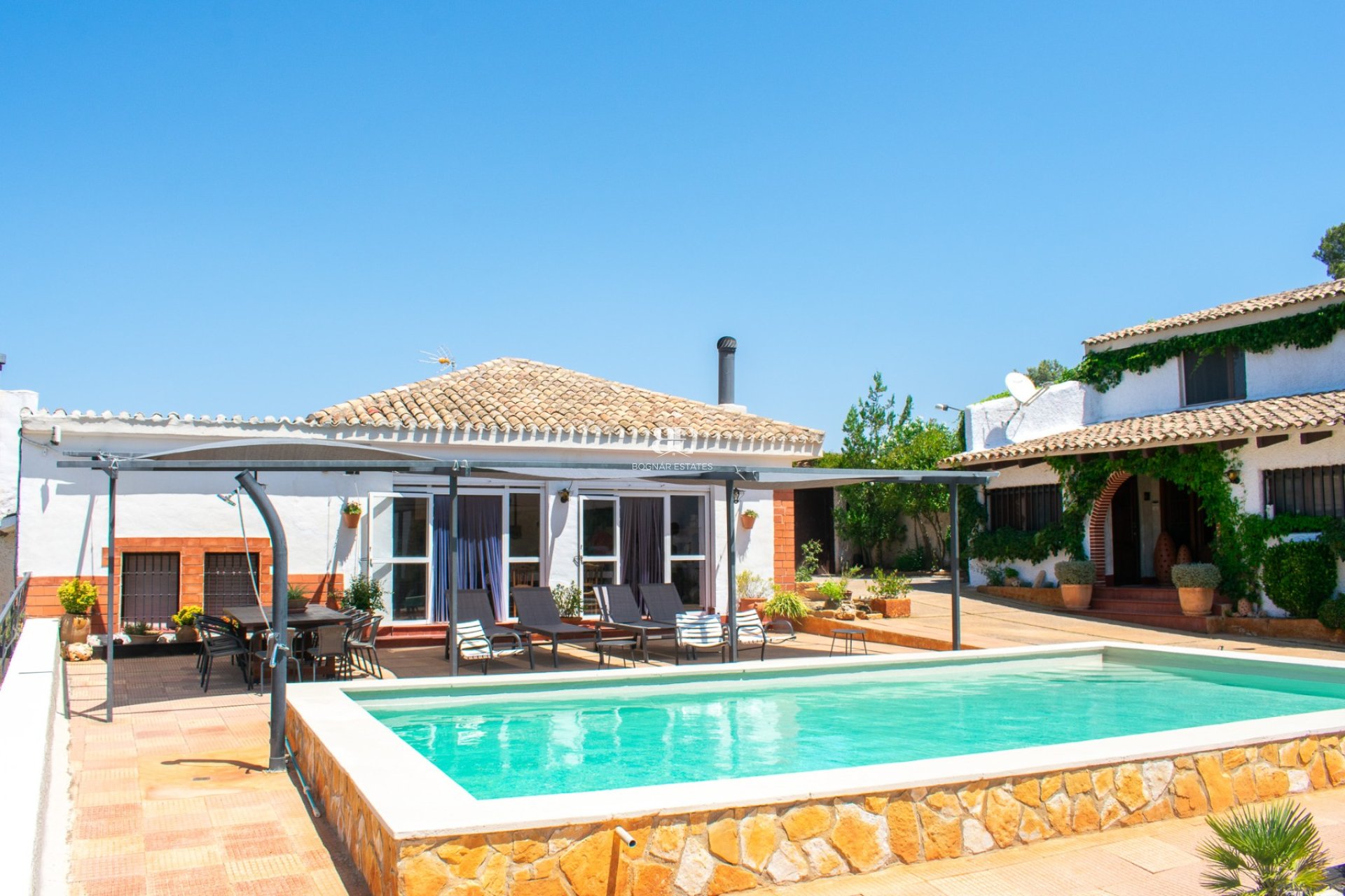 Resale - Villa -
Onil