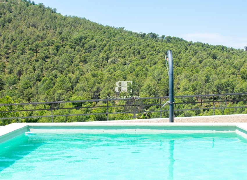 Resale - Villa -
Onil
