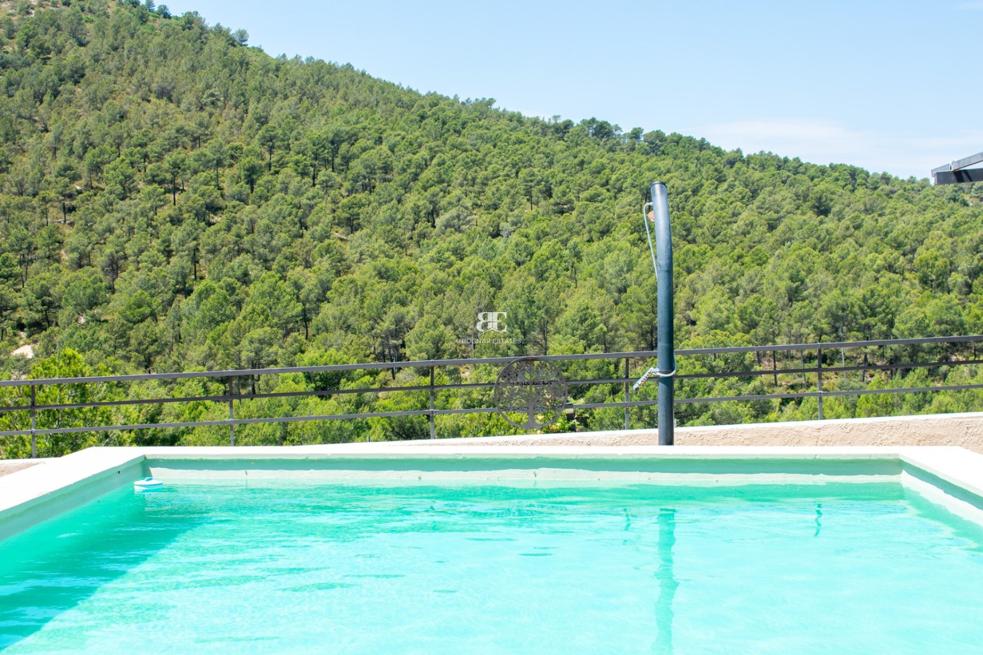 Resale - Villa -
Onil
