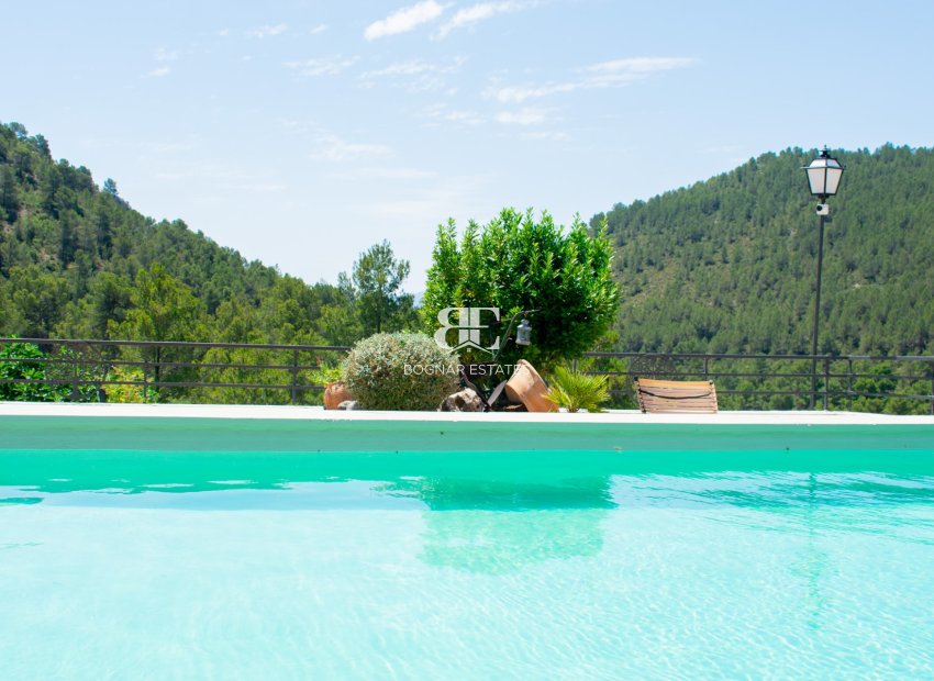 Resale - Villa -
Onil