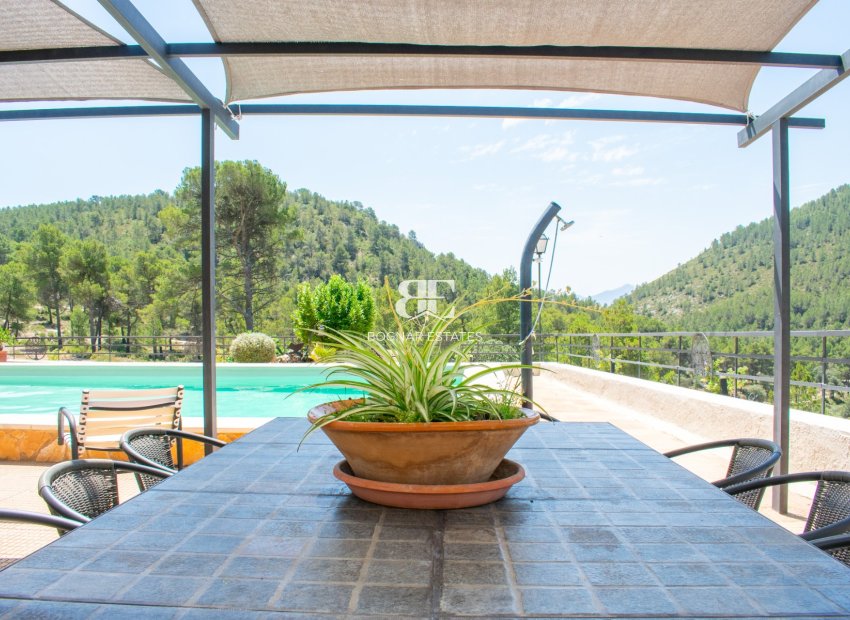 Resale - Villa -
Onil