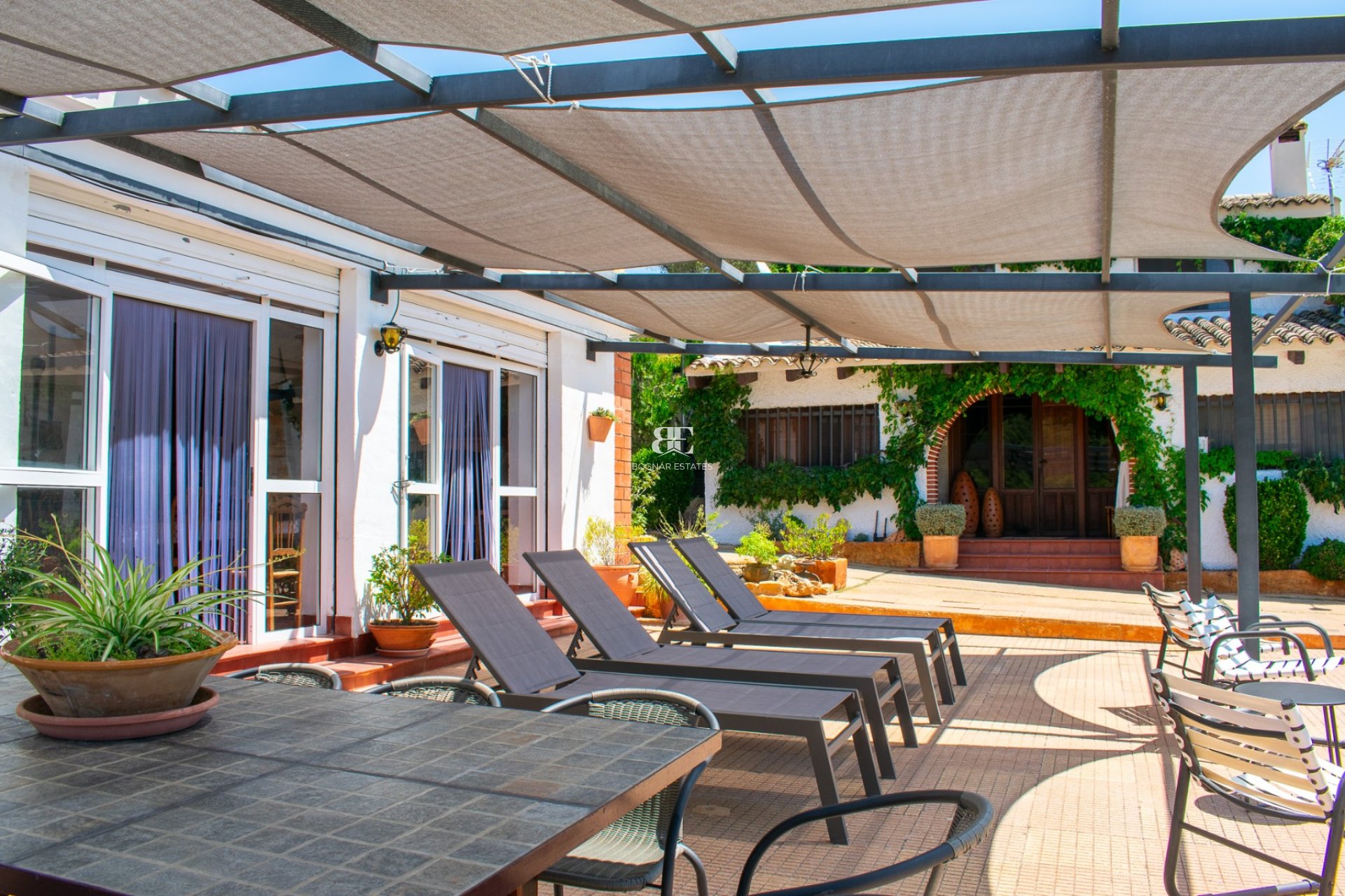 Resale - Villa -
Onil