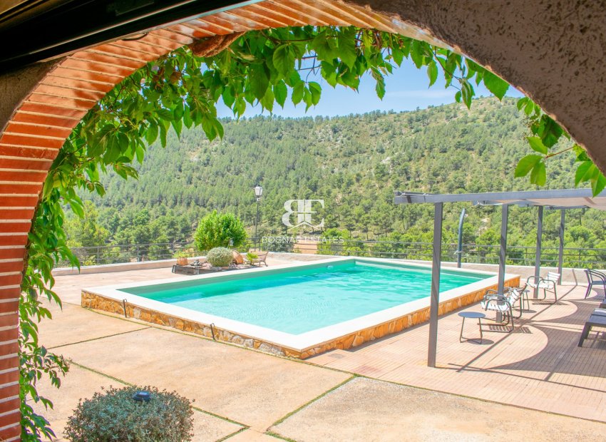 Resale - Villa -
Onil