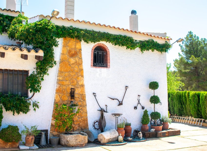 Resale - Villa -
Onil