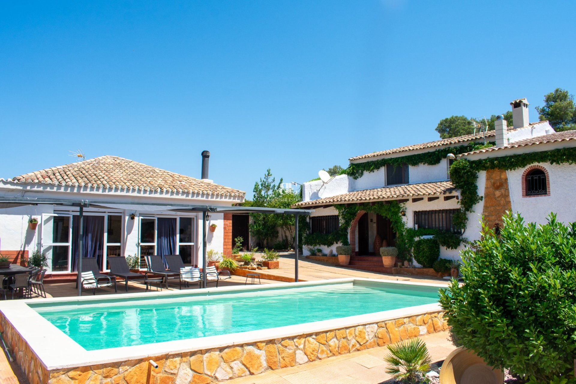 Resale - Villa -
Onil