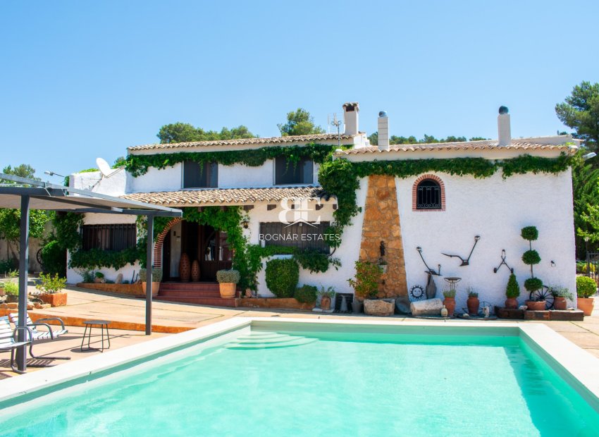 Resale - Villa -
Onil
