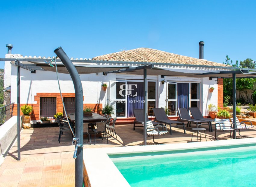 Resale - Villa -
Onil