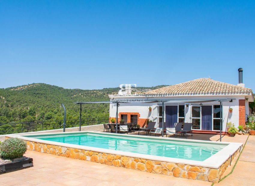 Resale - Villa -
Onil