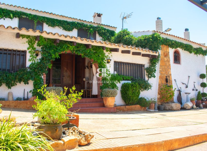 Resale - Villa -
Onil