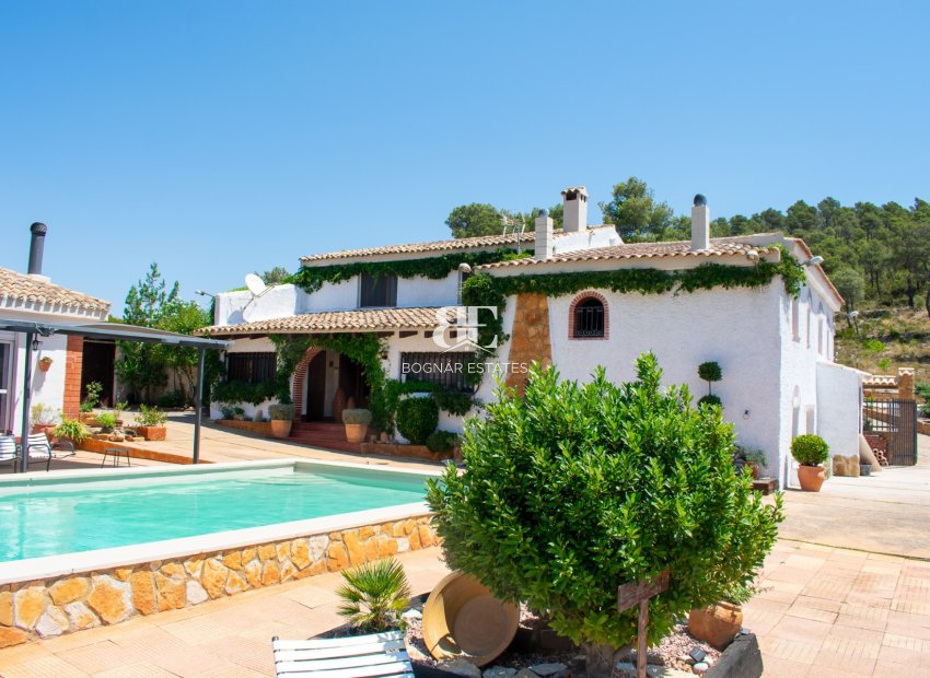 Resale - Villa -
Onil