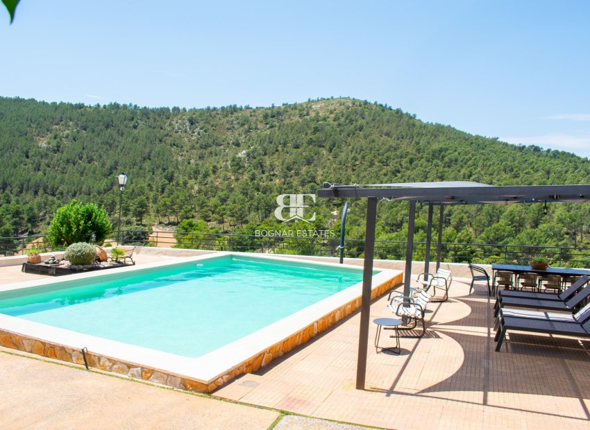 Resale - Villa -
Onil