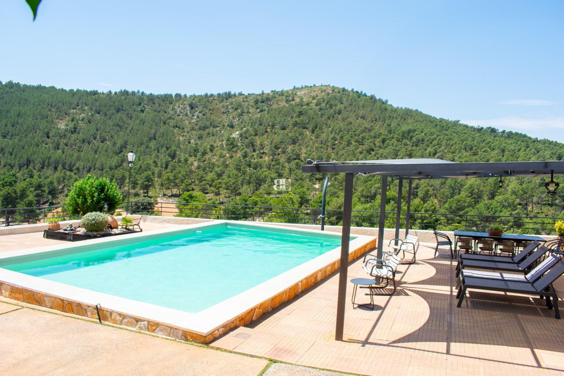 Resale - Villa -
Onil