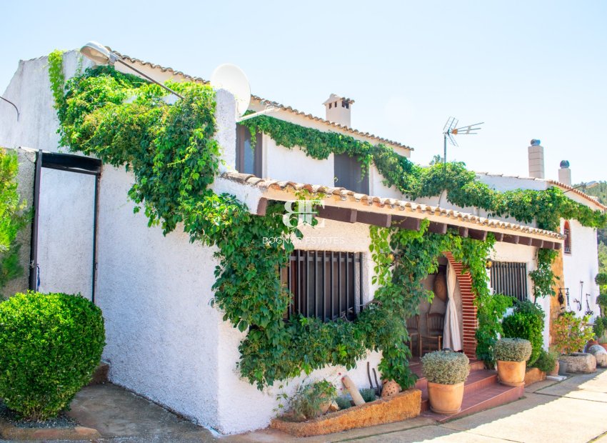 Resale - Villa -
Onil